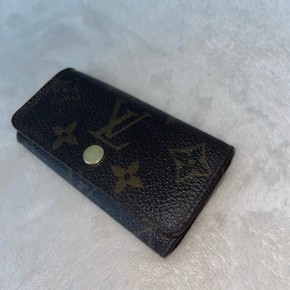 Authentic Louis Vuitton 4 Key Wallet - Picture 2 of 13